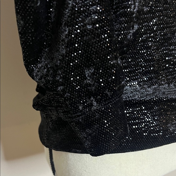 🏴‍☠️Black Velvet Puff-Sleeve Women's Top - Picture 9 of 17